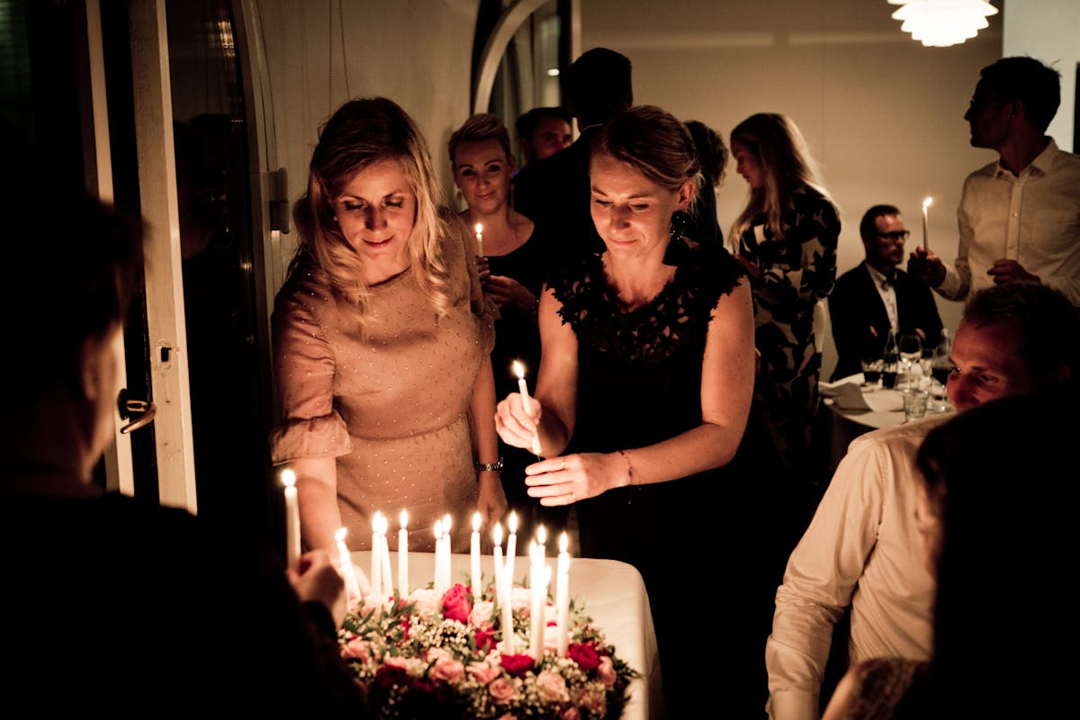 Guests leave more personal messages when they can contribute from their phone at their own pace. Photo by Rene Terp.